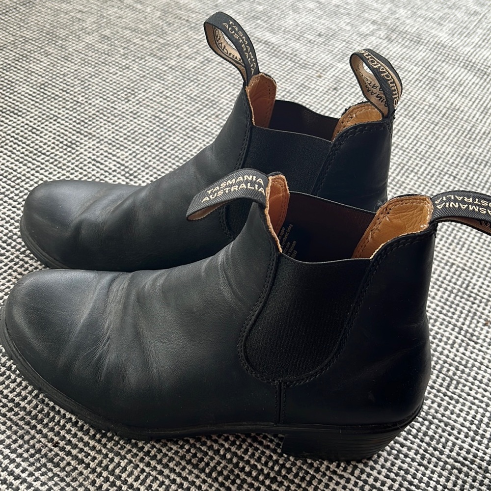 Heeled women’s blundstones size US9/EU39
